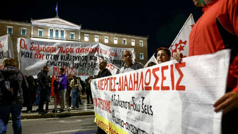 Άγνωστος Στρατιώτης: Νέα συγκέντρωση απόψε κατά της τροπολογίας - Όλοι οι συγγενείς θα είμαστε εδώ, λέει συγγενής θύματος