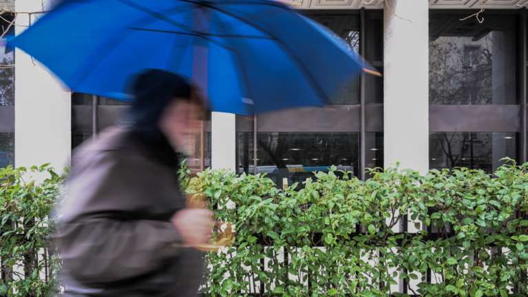 Με τοπικές βροχές και νεφώσεις ο καιρός σε ολόκληρη τη χώρα