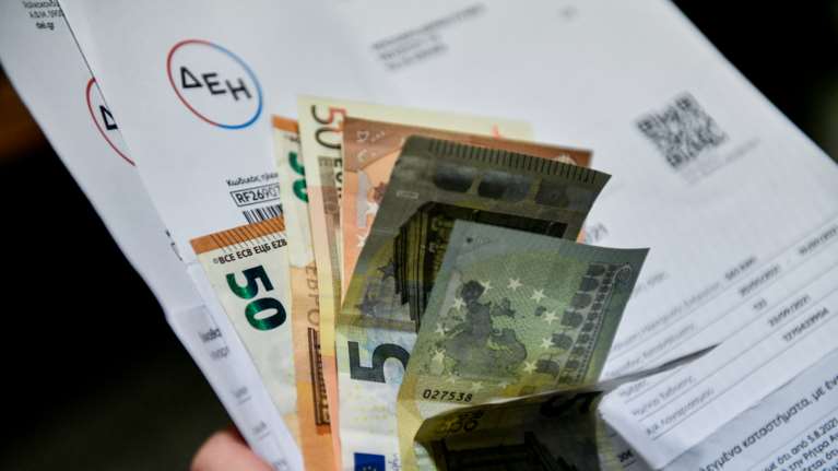 Αντίθετοι οι προμηθευτές ενέργειας με την αναστολή της ρήτρας αναπροσαρμογής - Θα αυξηθούν "οι τελικές χρεώσεις των καταναλωτών"