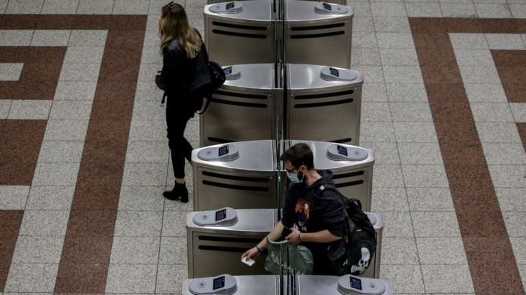 Καταγγελία Εργαζομένων Μετρό: Ξεμένουμε από χάρτινα εισιτήρια- Τα μηχανήματα τροφοδοτούνται από &quot;ρετάλια&quot;