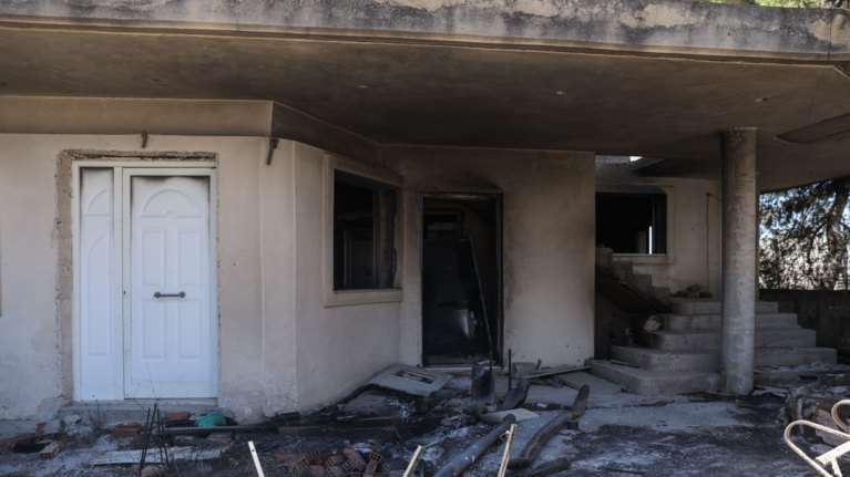 Άρχισαν οι αυτοψίες στα καμένα της Πεντέλης - Πόσα κτίρια κρίθηκαν ακατάλληλα