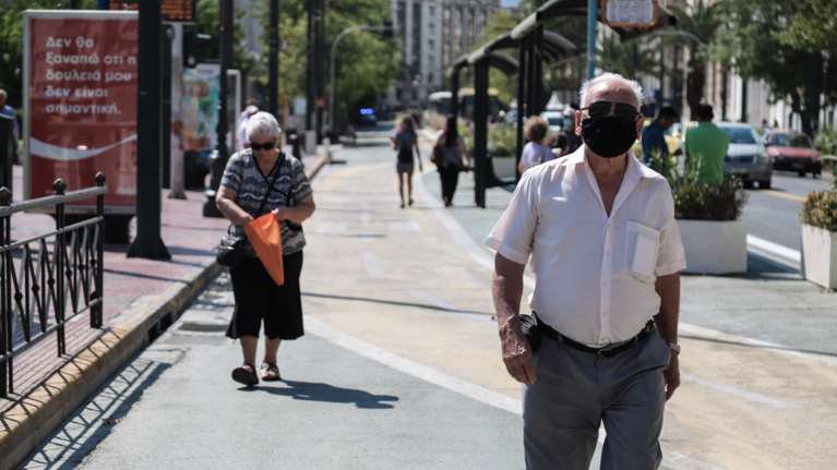 Πρόεδρος Ιατρικού Συλλόγου: Του χρόνου τον Δεκαπενταύγουστο θα ξεμπερδέψουμε με τον κορονοϊό