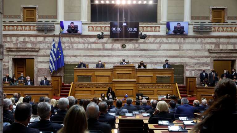 H γκάφα Αζόφ &quot;θόλωσε&quot; την εικόνα της ιστορικής ομιλίας Ζελένσκι στη Βουλή – Το παρασκήνιο και τα ερωτήματα