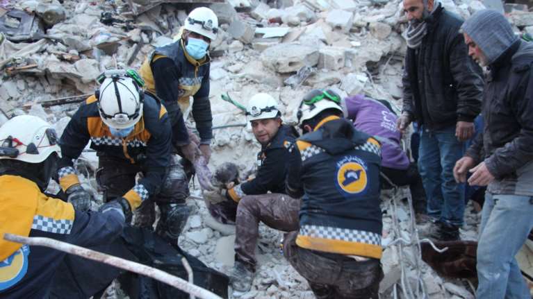 Άκης Τσελέντης για σεισμό στην Τουρκία: Οι νεκροί θα ξεπεράσουν τις 20 χιλ. - Ήρωες οι διασώστες της ΕΜΑΚ [βίντεο]