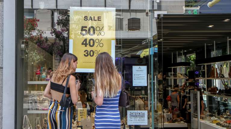 Πότε ξεκινούν οι θερινές εκπτώσεις - Τι να προσέξουν οι καταναλωτές