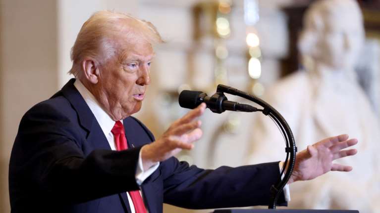 Ο Τραμπ στέλνει πυρηνικά υποβρύχια κοντά στη Ρωσία ως απάντηση στον Μεντβέντεφ - "Είναι πόλεμος του Μπάιντεν"