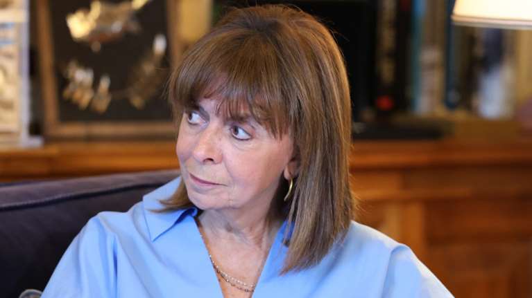 Σακελλαροπούλου για τις φωτιές: Η ζοφερή πραγματικότητα να μην γίνει νέα κανονικότητα