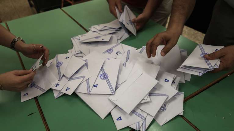 Αλλάζει ο εκλογικός νόμος για τις αυτοδιοικητικές εκλογές: Απευθείας εκλογή δημάρχων και περιφερειαρχών σε έναν γύρο