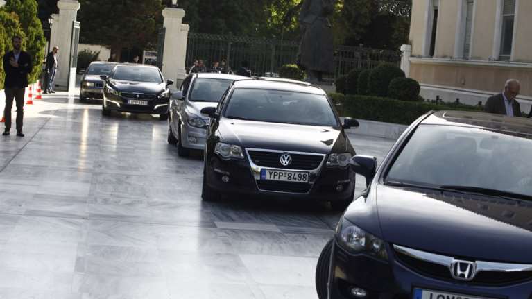 Βουλή: Νέα αυτοκίνητα για τους βουλευτές - Ποια προτίμησαν οι πολιτικοί αρχηγοί - Πλειοψηφία τα πετρελαιοκίνητα [βίντεο]