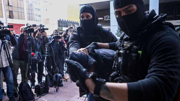 Επεισόδια στου Ρέντη: &quot;Πάρ’ το πάνω σου και θα σου δώσουμε και λεφτά&quot; - Τι ισχυρίζεται ο πατέρας του 18χρονου