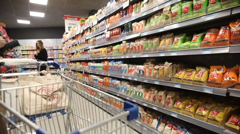 Γιατί αγοράζουμε 50% ακριβότερα τα προϊόντα των πολυεθνικών από τον μέσο Ευρωπαίο - Το πάρτι της κερδοσκοπίας