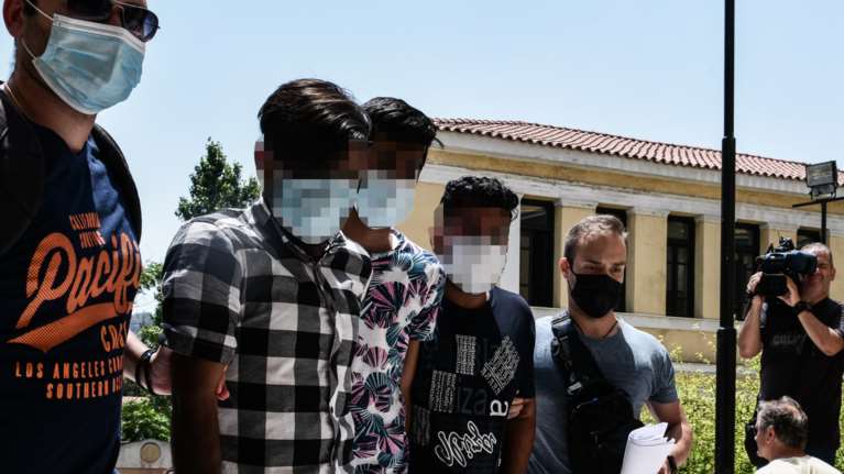 Βιασμός στον Άγιο Παντελεήμονα - Η 25χρονη περιγράφει τον εφιάλτη: &quot;Τους είπα ότι είμαι έγκυος, δεν τους ένοιαξε&quot;