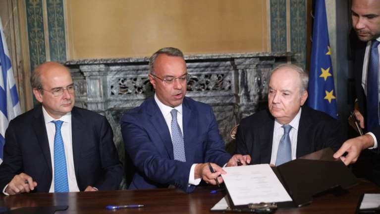 Υπεγράφη η νέα σύμβαση παραχώρησης της Αττικής Οδού - Μειώνονται τα διόδια στα 2,5 ευρώ από 6 Οκτωβρίου