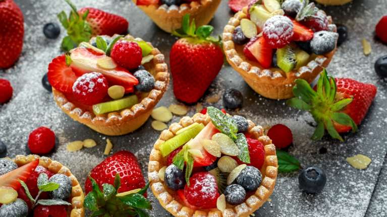 Εορτολόγιο: Ποια ονόματα γιορτάζουν σήμερα, Σάββατο 11 Μαΐου