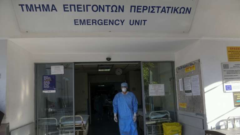 Κορονοϊός: Στους 302 οι νεκροί - Πέθανε 83χρονη στον Ευαγγελισμό