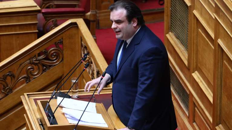 Πιερρακάκης για μητροπολίτη Κέρκυρας που έθεσε εκτός εκκλησίας δύο βουλευτές: Η εκκλησία να αγκαλιάζει τους πάντες