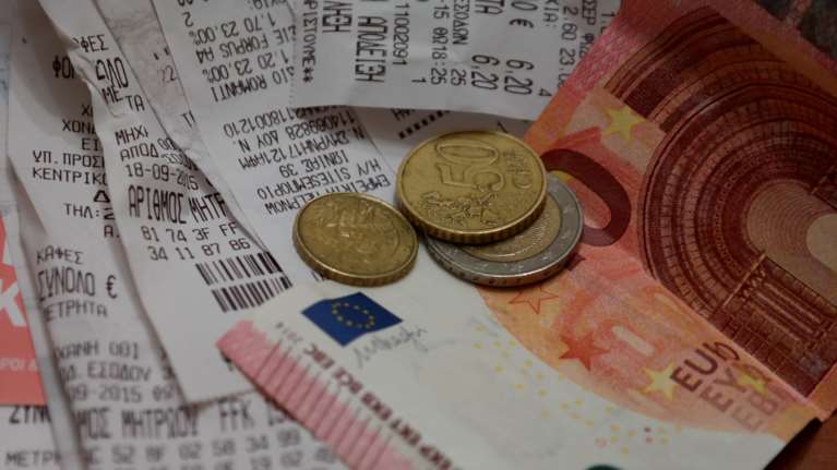 Ανατροπή στο αφορολόγητο: Θα μετρούν και οι αποδείξεις με πληρωμή σε μετρητά - Ερχεται ειδική εφαρμογή