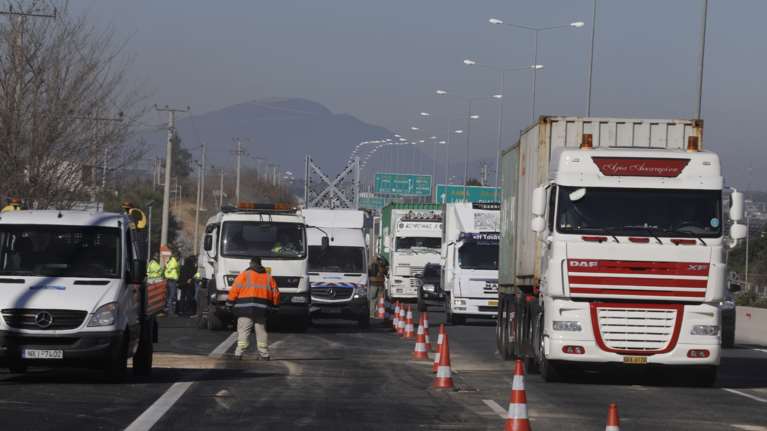 Η ΑΑΔΕ θα παρακολουθεί μέσω δορυφόρου φορτηγά και κοντέινερ για την πάταξη του λαθρεμπορίου