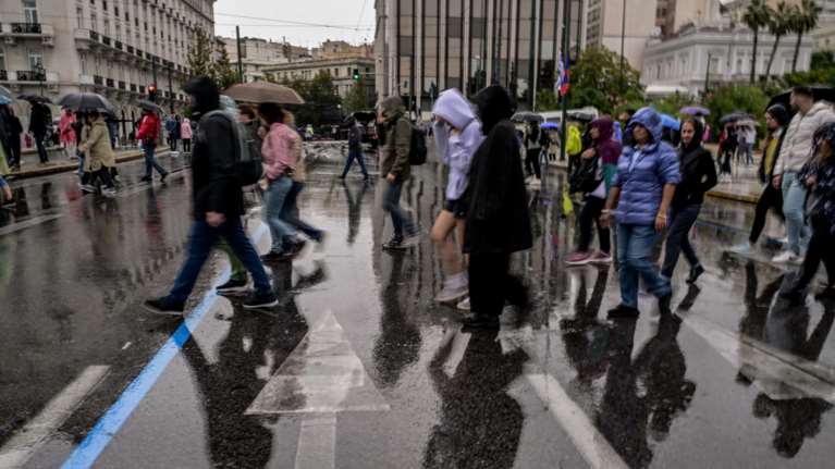 Καιρός: Βροχές και καταιγίδες σε όλη τη χώρα σήμερα - Η πρόβλεψη για την Αττική