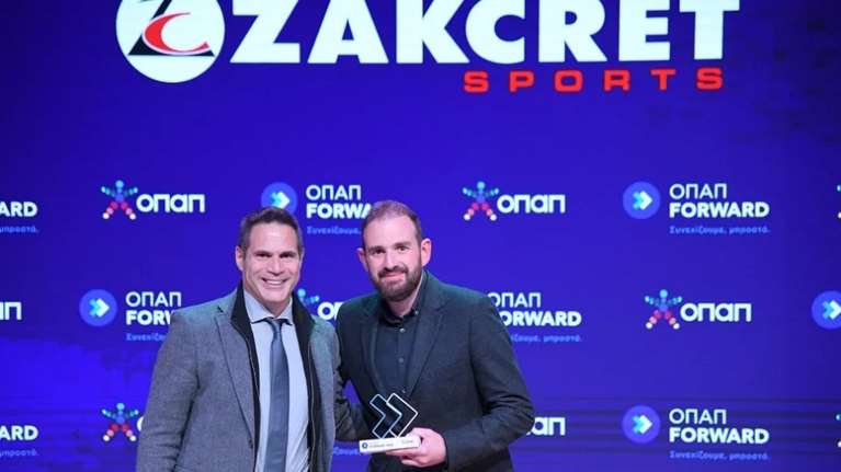 Απονομή βραβείου από τον Διευθύνοντα Σύμβουλο της DUST+CREAM Λέανδρο Καρακατσάνη στην εκδήλωση του ΟΠΑΠ