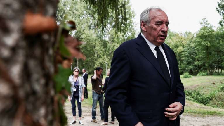 Καταρρέει η κυβέρνηση Μπαϊρού: Οι Γάλλοι θέλουν διάλυση της Βουλής και εκλογές, σύμφωνα με δημοσκόπηση