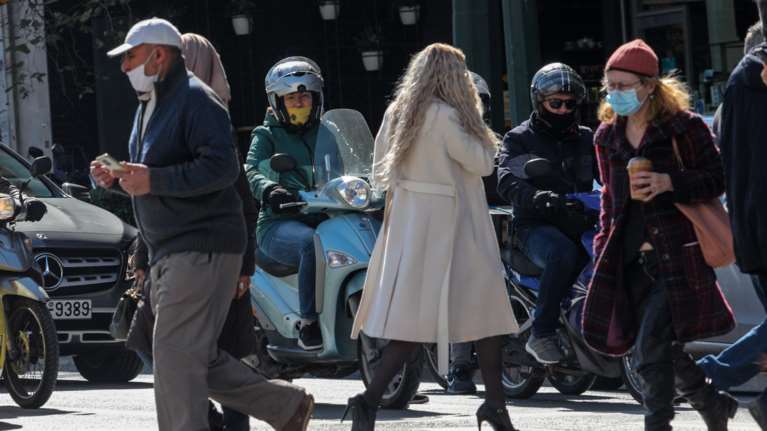 &quot;Κορονοϊός: &quot;Φλέγεται&quot; η Αττική με 741 νέα κρούσματα – &quot;Εκρηξη&quot; στο κέντρο της Αθήνας - Ανεβαίνουν και στη Θεσσαλονίκη