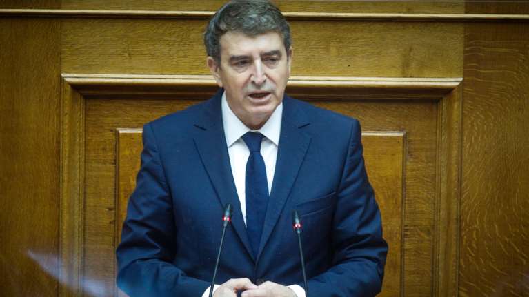 ΣΥΡΙΖΑ: Έχει δίκιο ο Μητσοτάκης ή ο Χρυσοχοΐδης που λέει ότι ΝΔ και ΠΑΣΟΚ δεν έχουν ουσιαστικές διαφορές;