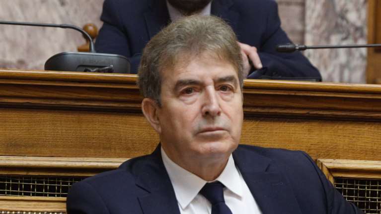 Χρυσοχοΐδης στην Επιτροπή Θεσμών: Η σύμβαση 717 υπεγράφη το 2014 και είχε χρόνο ολοκλήρωσης δύο έτη