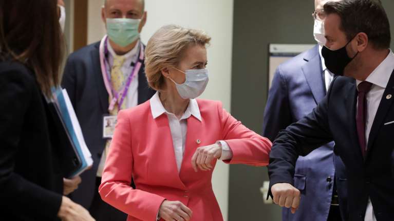 Αισιόδοξη η Φον Ντερ Λάιεν: Εφικτή μια λύση στη Σύνοδο Κορυφής