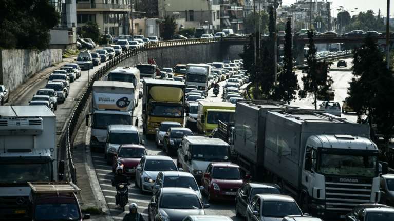 Απροσπέλαστος ο Κηφισός - Μποτιλιάρισμα χιλιομέτρων