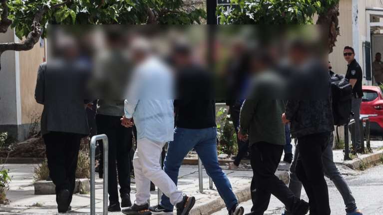 Κύκλωμα σε κτηματολογικά γραφεία: Στη φυλακή τρεις από τους εννιά κατηγορούμενους -Ανάμεσά τους και η Ουκρανή αρχηγός