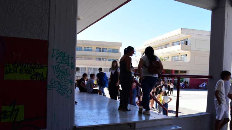 Πετράλωνα: Επίθεση εξωσχολικών σε μαθητή Λυκείου μετά τον αγιασμό - Τον απείλησαν και τον τραυμάτισαν