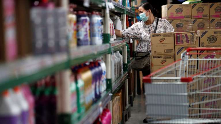 Ιλιον: Ηλικιωμένη έκλεψε κρέας και τυρί από σούπερ μάρκετ και αρνούνται να αποσύρουν τη μήνυση - Προσπάθησε να αυτοκτονήσει