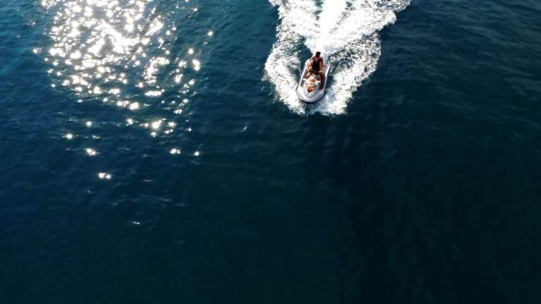 Σοκ στη Μύκονο: 15χρονη τραυματίστηκε από τζετ σκι που οδηγούσε 13χρονος