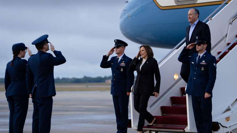 Πώς η απόσυρση Μπάιντεν και το χρίσμα στη Χάρις φέρνουν τα πάνω κάτω στις εκλογές και ανατρέπουν τις επιλογές του Τραμπ