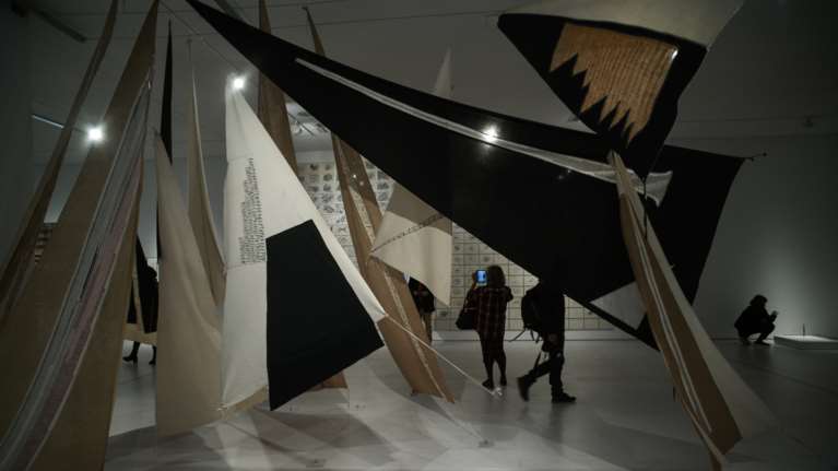 New York Times: Αθήνα, ένας κόμβος για τη σύγχρονη τέχνη στη σκιά της Ακρόπολης﻿