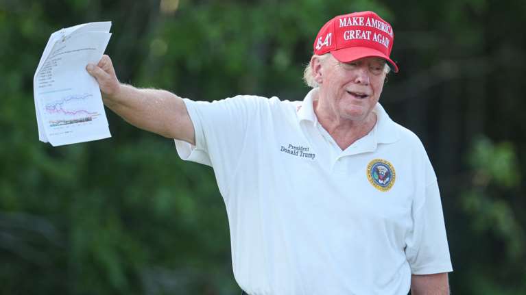 Ντόναλντ Τραμπ: Θα πάει στη φυλακή, θα καταβάλει 200.000 δολάρια και θα... φύγει