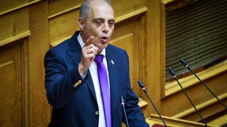 &quot;Τώρα; Τι γίνεται τώρα; Μόνο η Ελληνική Λύση ήταν με τον Τραμπ&quot; - Με viral τραγούδι του Καρρά το σχόλιο Βελόπουλου