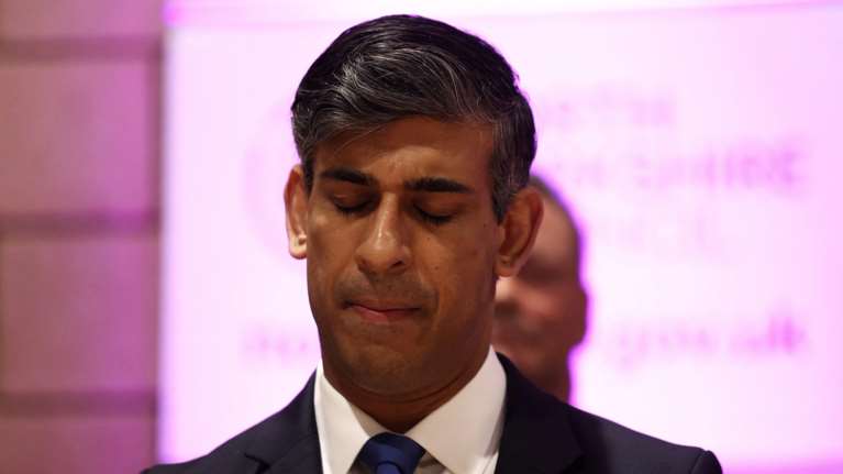 Βρετανία: Mεγάλα ονόματα των Συντηρητικών έχασαν την έδρα τους στο κοινοβούλιο - Εκτός και η πρώην πρωθυπουργός Λιζ Τρας