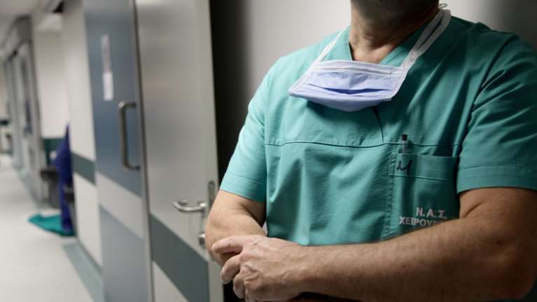 Παρέμβαση Εισαγγελέα για πλαστά πιστοποιητικά εμβολιασμού - ΕΔΕ για τέσσερις υγειονομικούς στη Θεσσαλονίκη