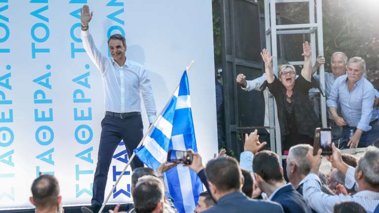 Μητσοτάκης: Μήνυμα για τις εκλογές με μαντινάδα - &quot; Από την πατρίδα μου ζητώ τα αστεία να αφήσει...&quot;