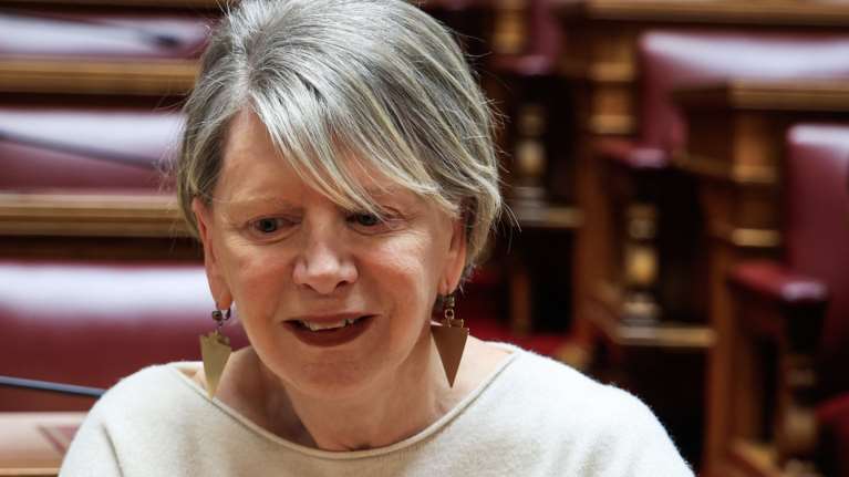 Ακρίτα για τα mail των αποδήμων: Η Ασημακοπούλου θα πληρώσει από την τσεπούλα της τις 40.000 για τη διαρροή