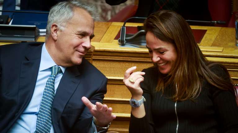 Τέμπη: Έξαλλη η Ακρίτα με τα γέλια Βορίδη - Μιχαηλίδου - "Τους έβλεπα να χασκογελάνε και μού ανέβηκε το αίμα στο κεφάλι"