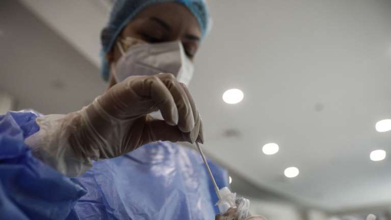 Βαριά &quot;καμπάνα&quot; στο ΙΑΣΩ - Χρέωνε ακριβότερα από το πλαφόν τα τεστ κορονοϊού