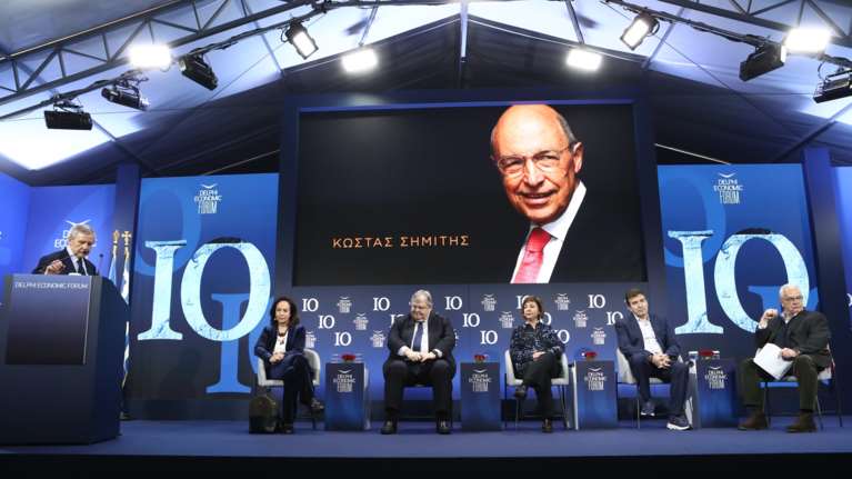 Φόρουμ των Δελφών: Συζήτηση στη μνήμη του Κώστα Σημίτη - Οι μεταρρυθμίσεις, το ΠΑΣΟΚ και το μπλοκάκι που είχε πάντα μαζί του