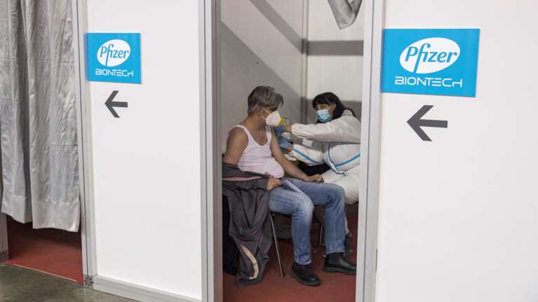 Εμβόλιο Pfizer: Πόσες μέρες αντέχει σε θερμοκρασίες ψυγείου - Νέες οδηγίες από τον Ευρωπαϊκό Οργανισμό Φαρμάκων