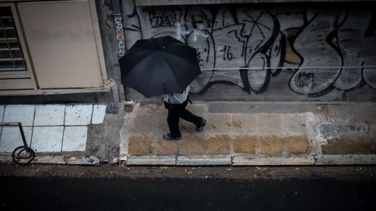 Καιρός: Πέφτει η θερμοκρασία και έρχονται βροχές και καταιγίδες - Πού θα είναι έντονα τα φαινόμενα