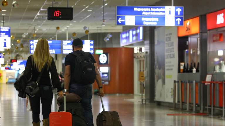 Νέα ΝΟΤΑΜ: Πώς θα μπαίνουν οι τουρίστες στην Ελλάδα έως τις 14 Ιουνίου