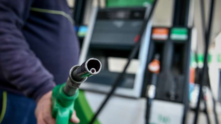 Καταγγελίες για αυξήσεις στις τιμές καυσίμων στην Αττική με αφορμή την κρίση στη Μ. Ανατολή- Σαρωτικοί έλεγχοι στα πρατήρια