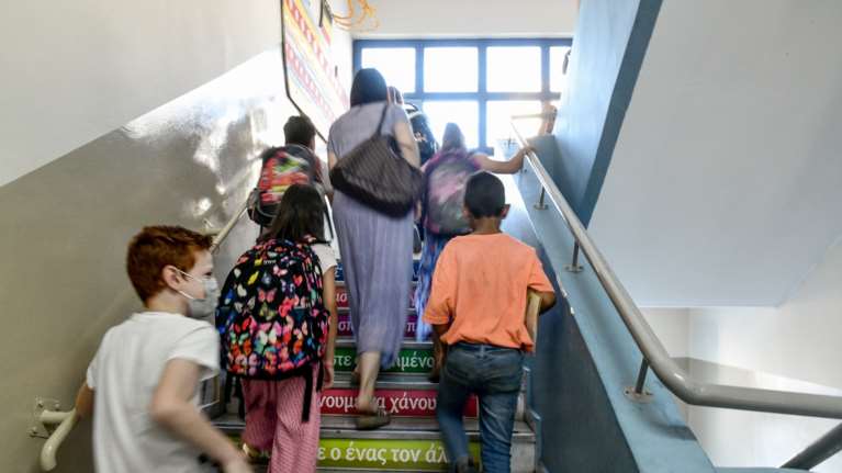 Τριών Ιεραρχών: Πώς λειτουργούν σήμερα σχολεία, φροντιστήρια και κέντρα ξένων γλωσσών